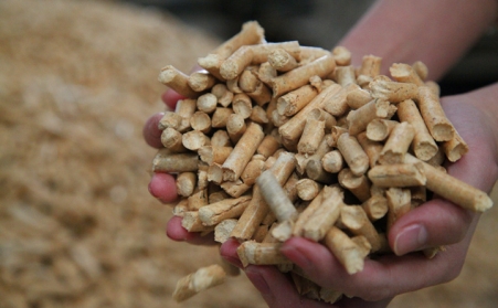 生物质颗粒燃料旺季来了，你还在观望生物质草莓影视大全污设备吗？